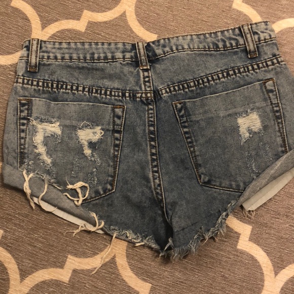 Signature Eight Small destroyed shorts - Picture 2 of 3